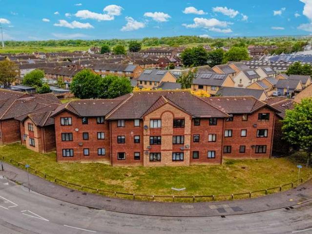 Flat for sale in South Ockendon, Essex