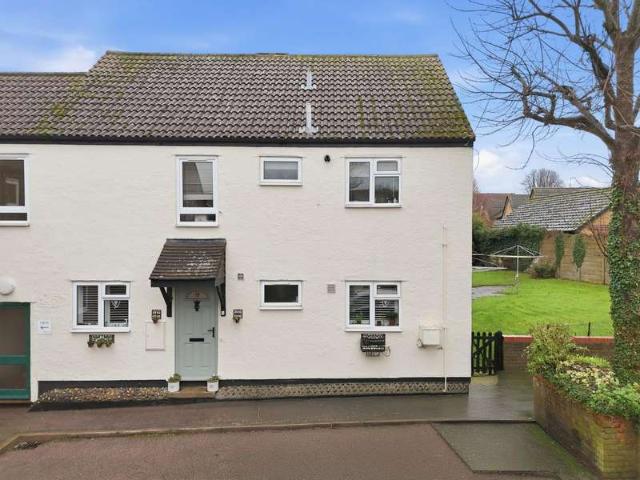 Flat for sale in Lambourne, Epping