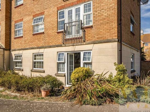Flat for sale in Shoreham Beach, Adur
