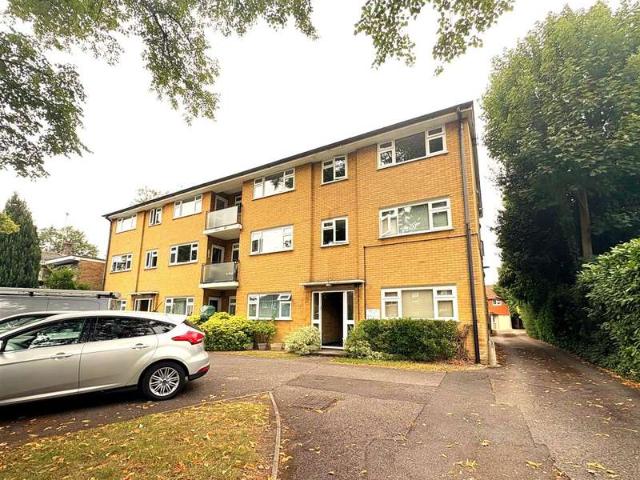 Flat for sale in Farnborough, Hampshire