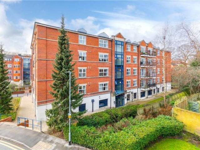Flat for sale in Weetwood, West Yorkshire