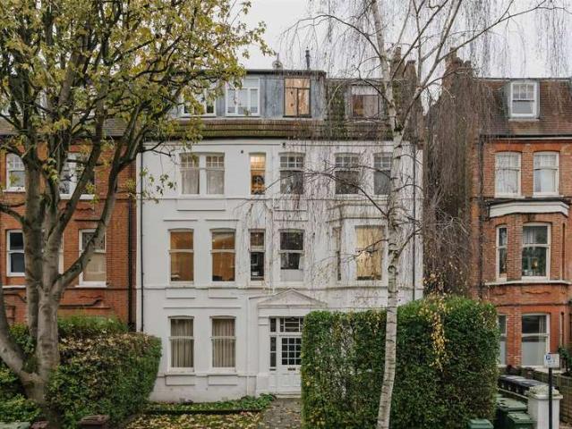 Flat for sale in South Hampstead, Greater London