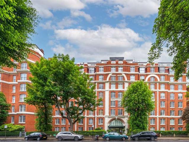 Flat for sale in St. John's Wood, Greater London