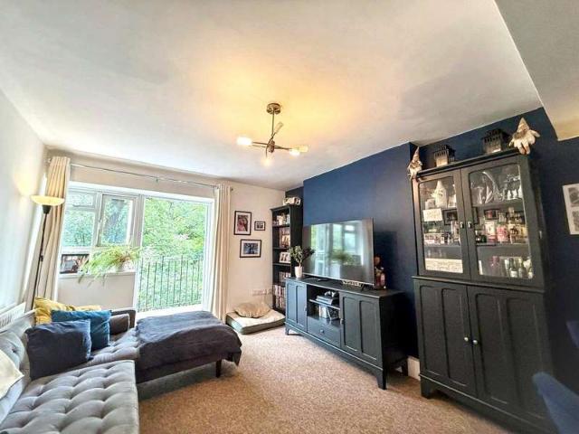 Flat for sale in Southfields, Greater London