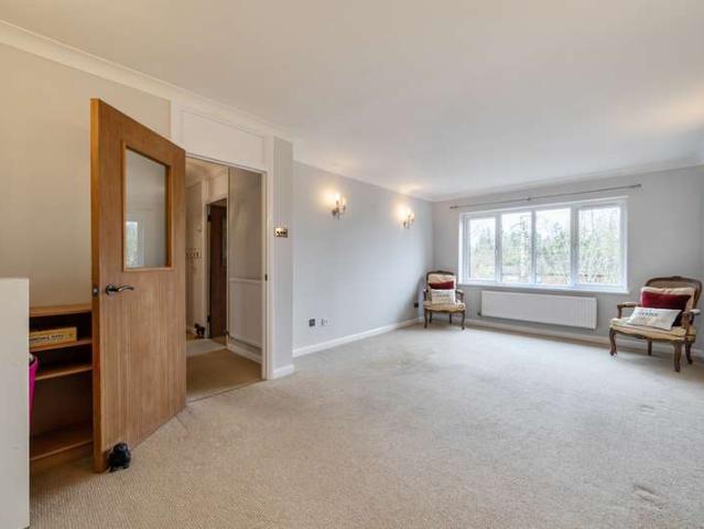 Flat for sale in Batchworth