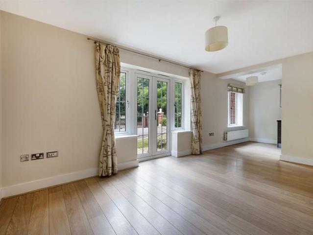 Flat for sale in Reffles Bridge, Reigate and Banstead
