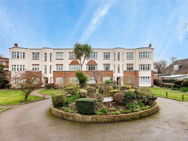 Flat for sale in Upminster, Greater London