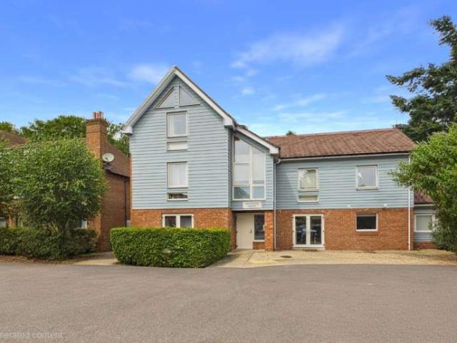 Flat for sale in Pangbourne, West Berkshire