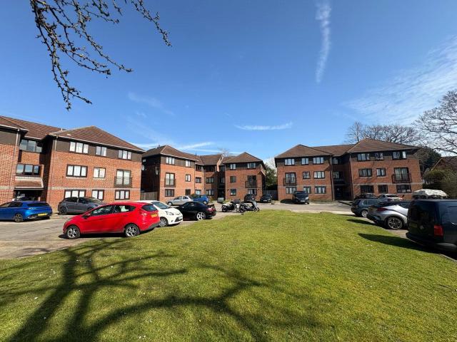 Apartment for rent in Heol-las, Surrey