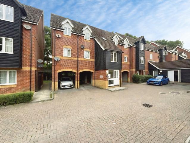 Apartment for rent in Old Dean, Heol-las