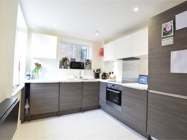 Apartment for rent in Heol-las, Surrey