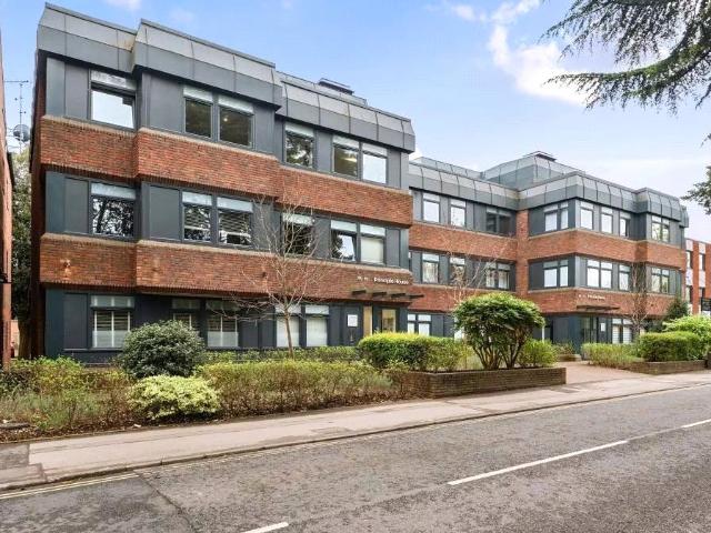 Apartment for rent in Heol-las, Surrey