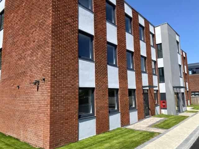 Apartment for rent in Old Dean, Heol-las