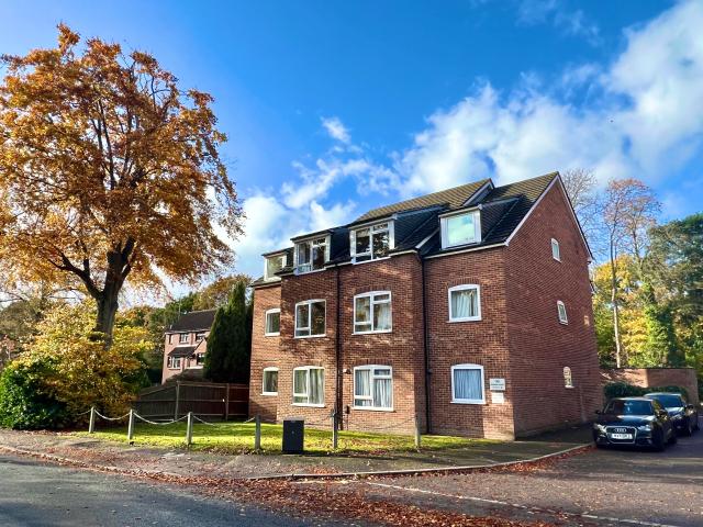 Apartment for rent in Heol-las, Surrey