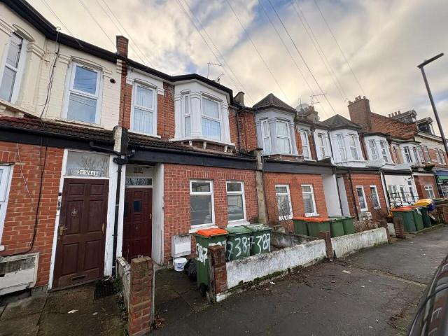 Apartment for rent in Little Ilford, Greater London