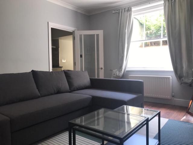 Apartment for rent in Queen's Park, Greater London