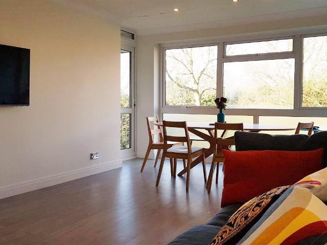 Apartment for rent in Little Stanmore, Greater London