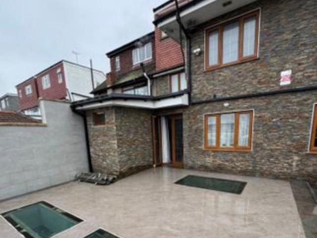 Apartment for rent in Dollis Hill, Greater London