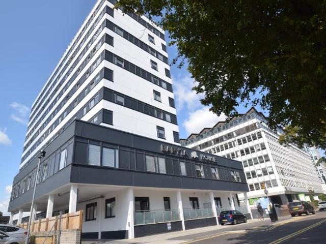 Apartment for rent in Southend City Centre Neighbourhood, Alton Barnes