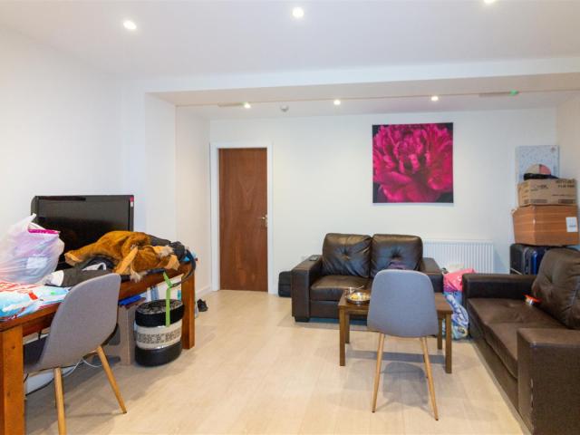 Apartment for rent in Hyde Park, Leeds