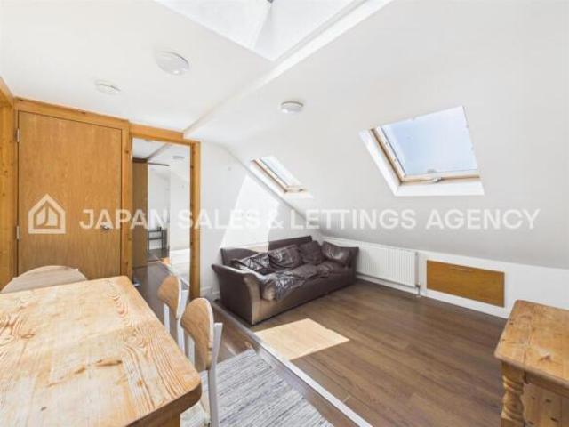 Flat for rent in Acton, Greater London
