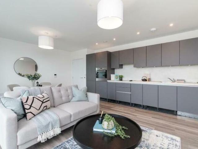 Flat for rent in Cat Hill, England