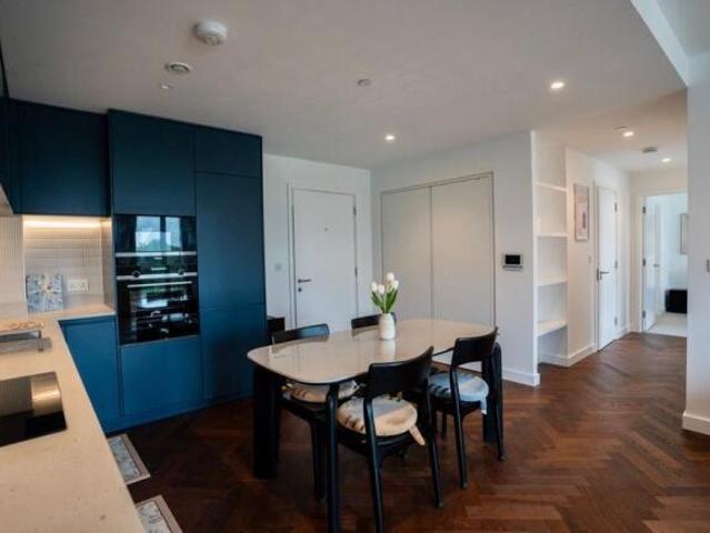 Flat for rent in Cat Hill, England