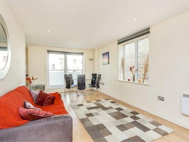 Flat for rent in Cat Hill