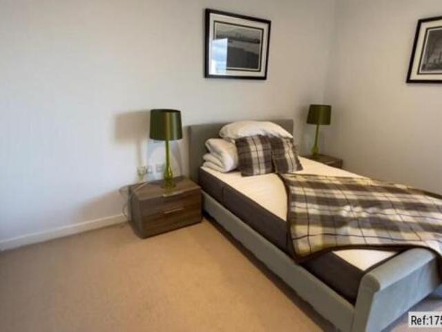 Flat for rent in Cat Hill, England