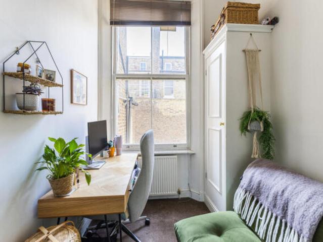Flat for rent in Cat Hill