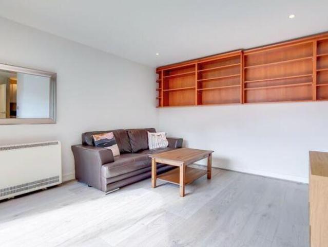 Flat for rent in Cat Hill