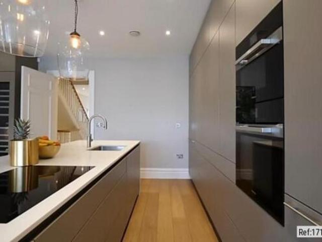 Flat for rent in Cat Hill