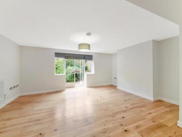 Flat for rent in Cat Hill