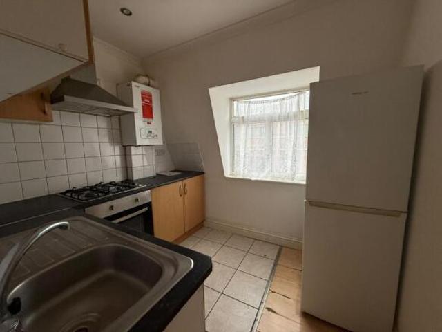 Flat for rent in Cat Hill, England