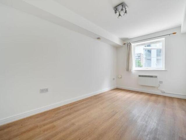 Flat for rent in Cat Hill