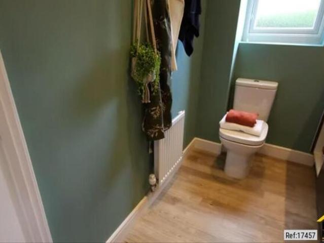 Flat for rent in Cat Hill, England