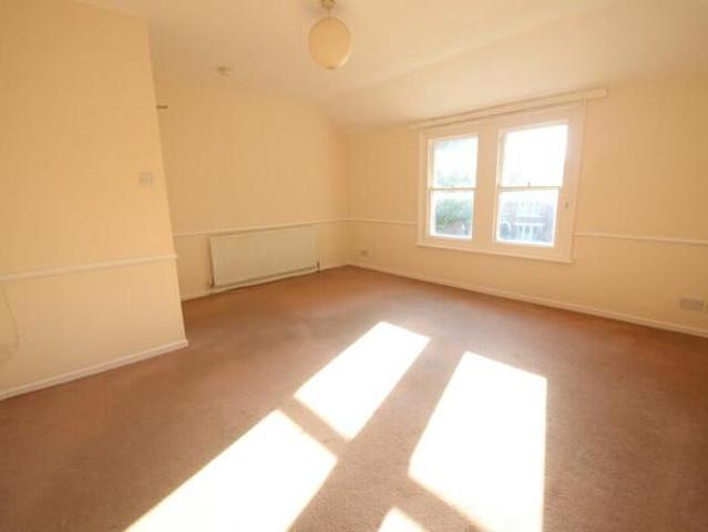 Flat for rent in Bedford