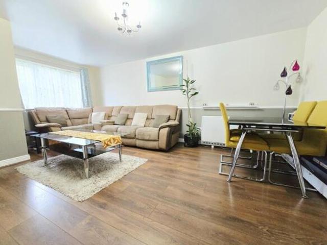 Flat for rent in Palmers Green, Greater London