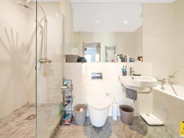 Flat for rent in St Albans, Five Acres