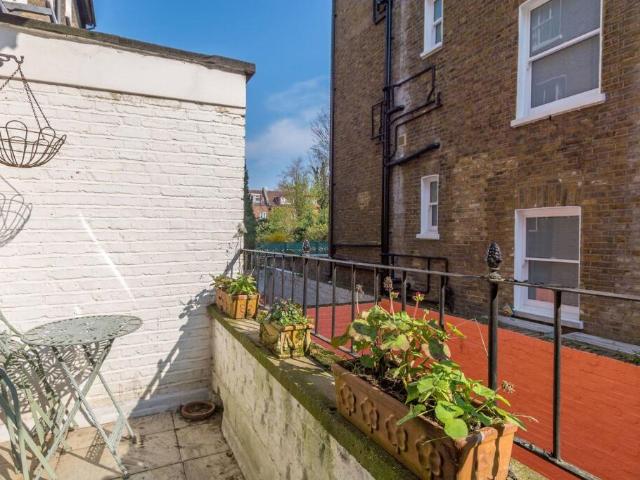 Flat for rent in St John's Wood