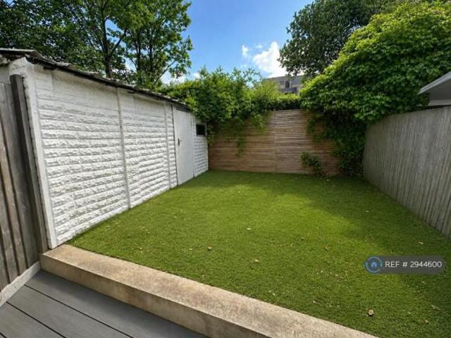 Flat for rent in Cat Hill