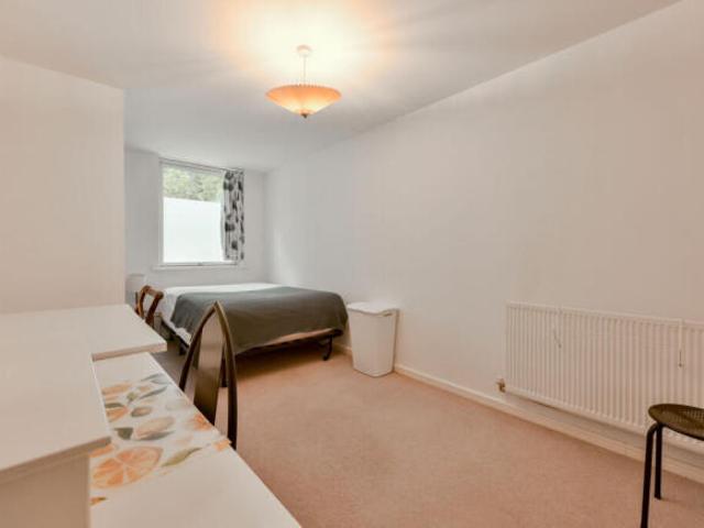 Flat for rent in Cat Hill