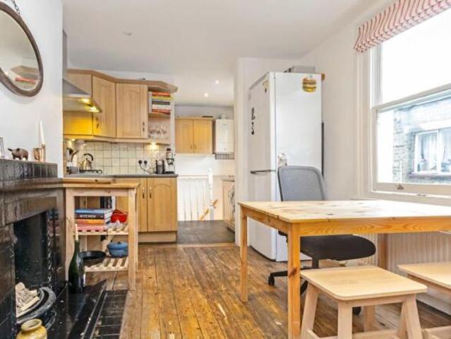 Flat for rent in Acton, Greater London