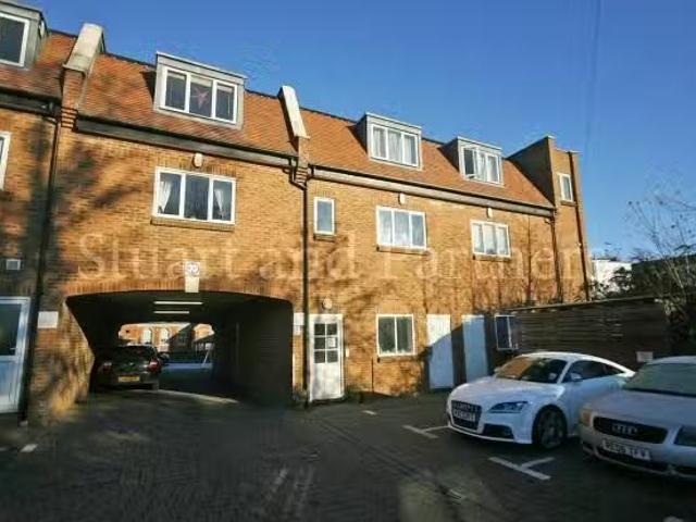 House for rent in Perryfields, West Sussex