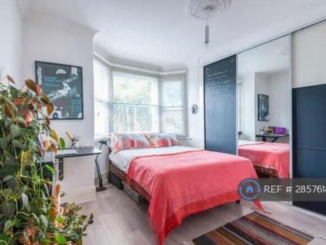 Flat for rent in Cat Hill