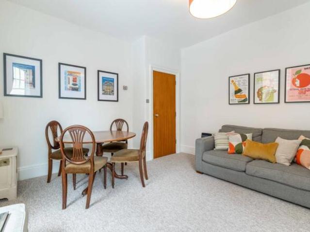 Flat for rent in Cat Hill