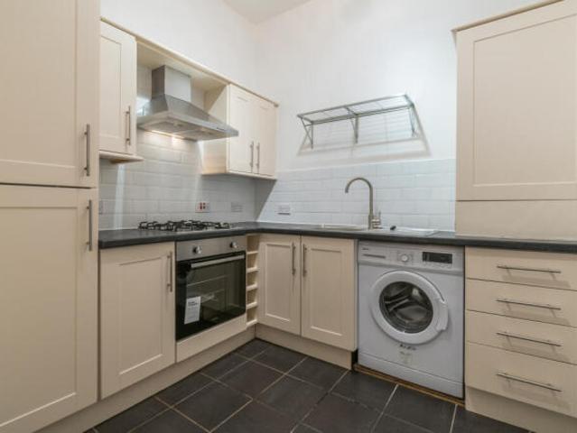 Flat for rent in Calderstones