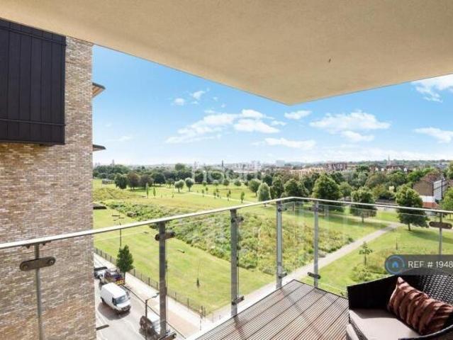 Flat for rent in Cat Hill, England