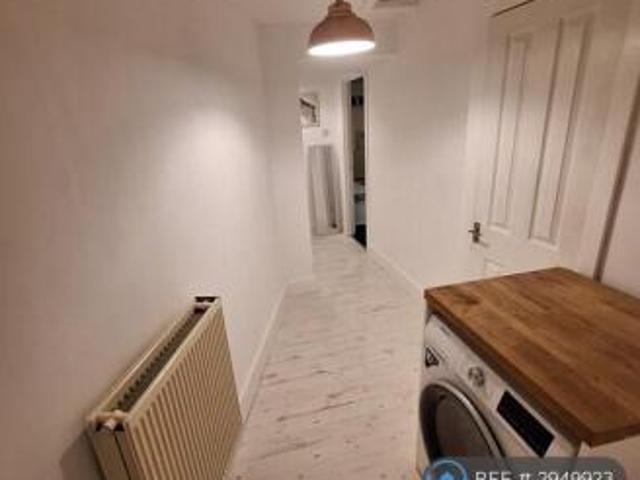 Flat for rent in Moses Gate, Lee Bank