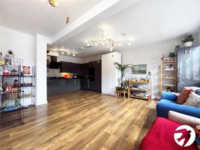 Flat for rent in Midway, Kent